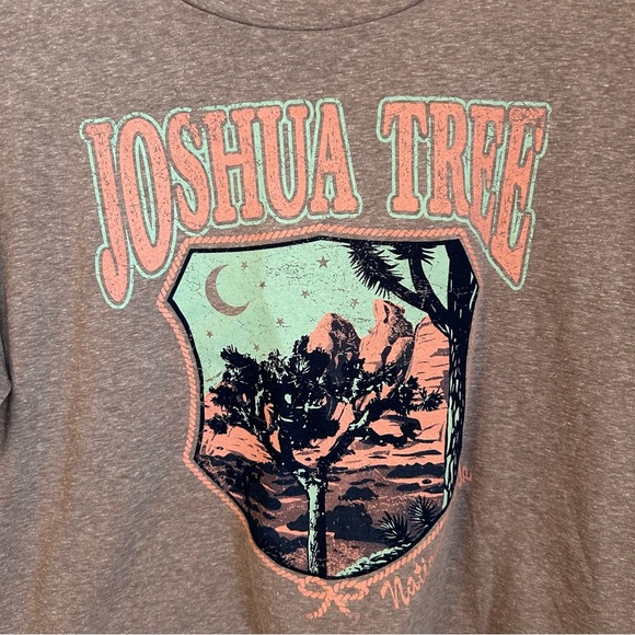 NWT, DAILYLOOK Joshua Tree National Park Heather Gray Cropped Tee, Size Medium - Picture 4 of 4